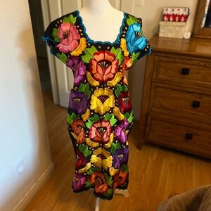 🚀 NWOT Embroidered artisan dress